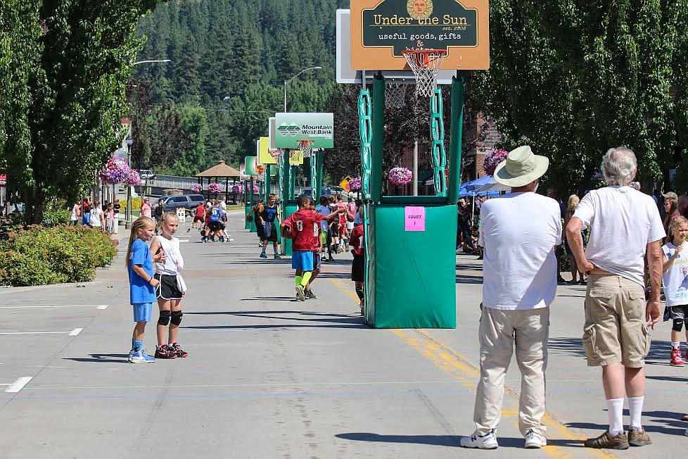 Photo by Mandi Bateman
The 3 on 3 courts where lined up down the middle of Main Street.