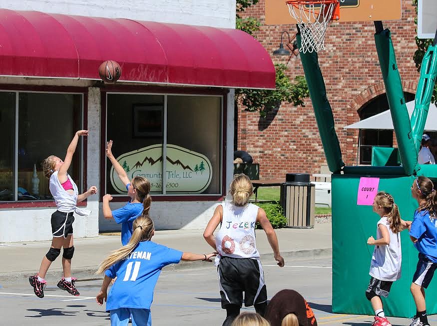 Photo by Mandi Bateman
The young ladies battle for a win during the Swish tournament.