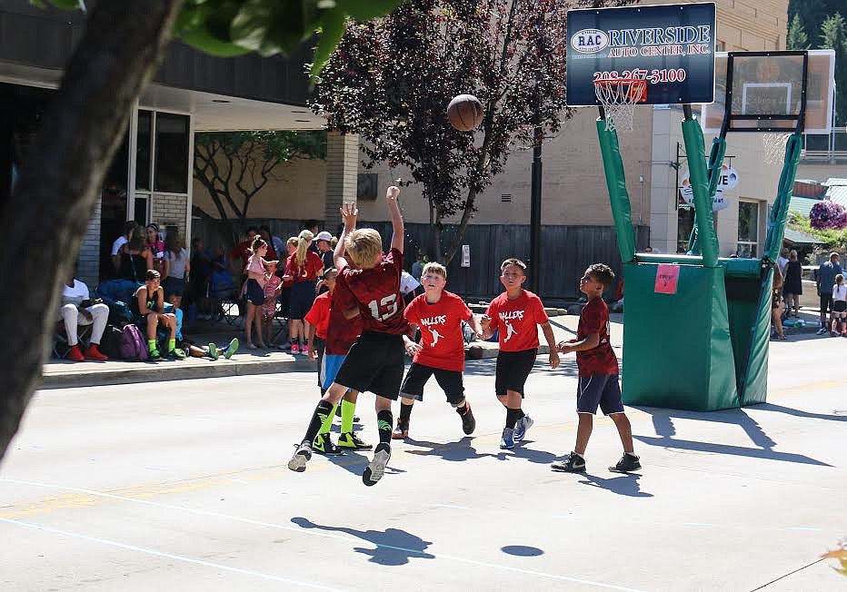 Photo by Mandi Bateman
The boys played hard on court 2, despite the rising heat.