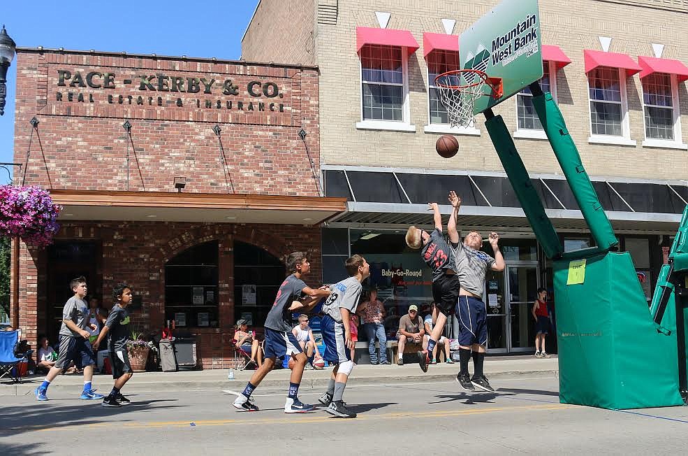 Photo by Mandi Bateman
Competion was fierce in all age groups during the Swish Tournament.