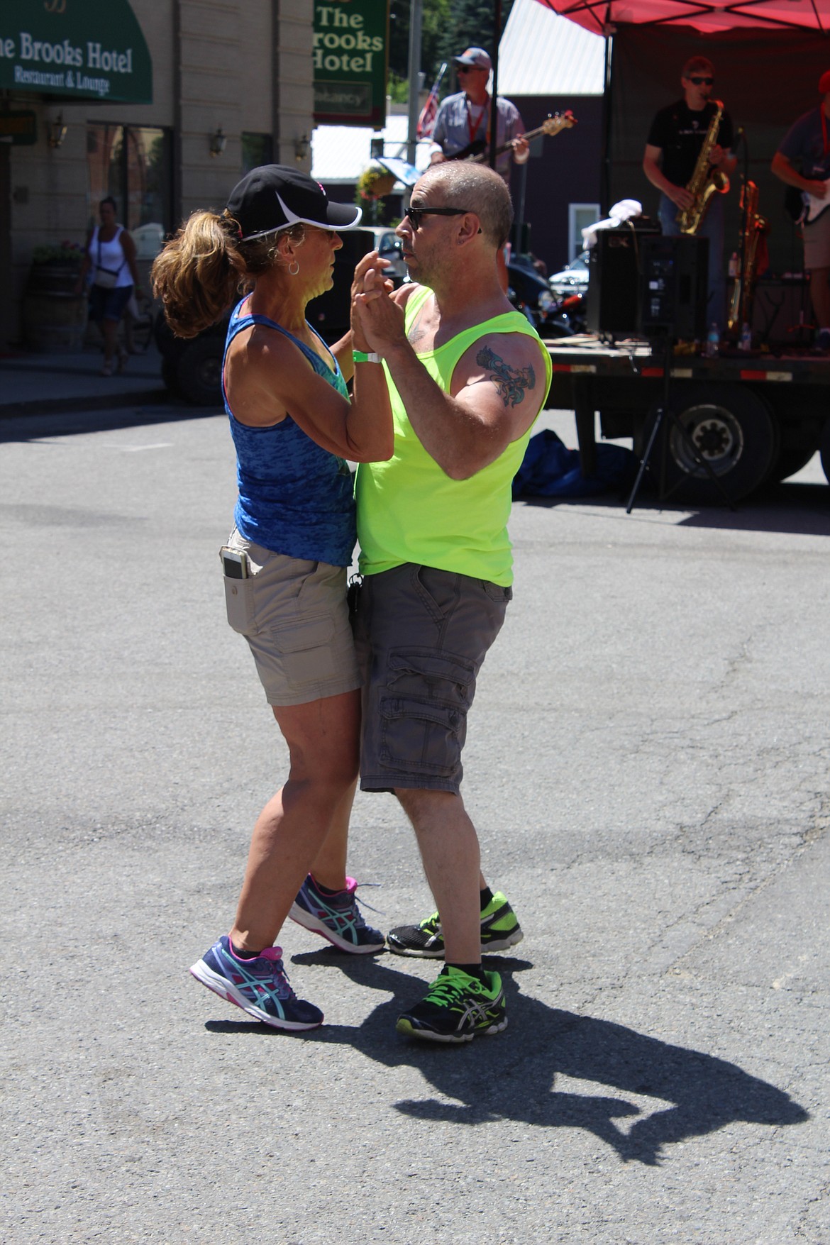 A couple dances in front of Dr. Phil &amp; the Enablers.