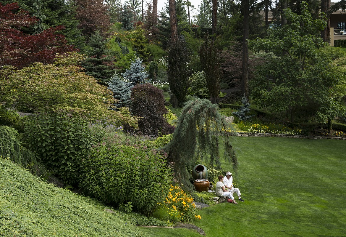 LOREN BENOIT/Press

Dianne Shumann and Sam Johnston spend time in front of a water feature during the 3Cs Garden Party event at Duane and Lola Hagadone&#146;s Casco Bay home in 2016.