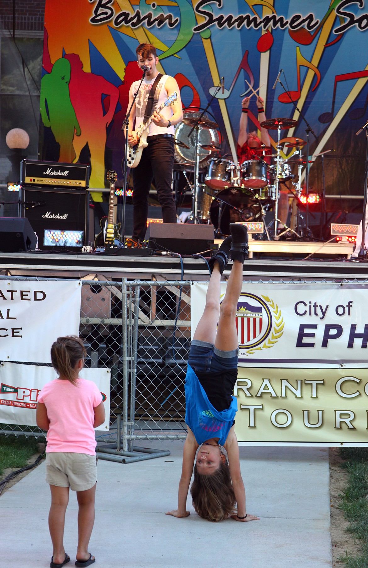 Rodney Harwood/Columbia Basin Herald
Serenity Smith of Ephrata is head over heels for the music of Nite Wave during Saturday&#146;s performance at the Basin Summer Sounds.