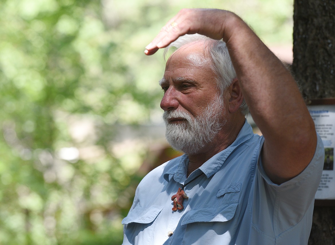 Joe Hauser explains waves and particles to a group during a tour.