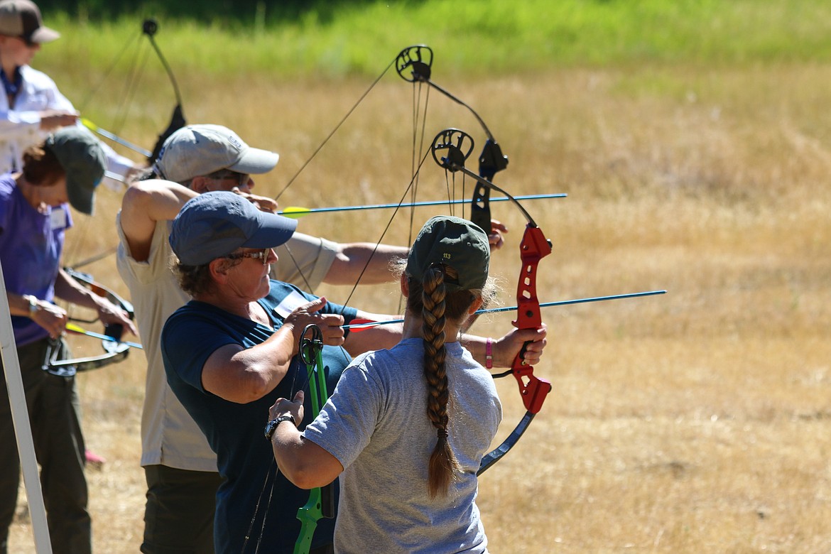 (Photo by MANDI BATEMAN)
Idaho Fish and Game Senior Conservation Officer Julie Lininger lends hands-on experience to her students.