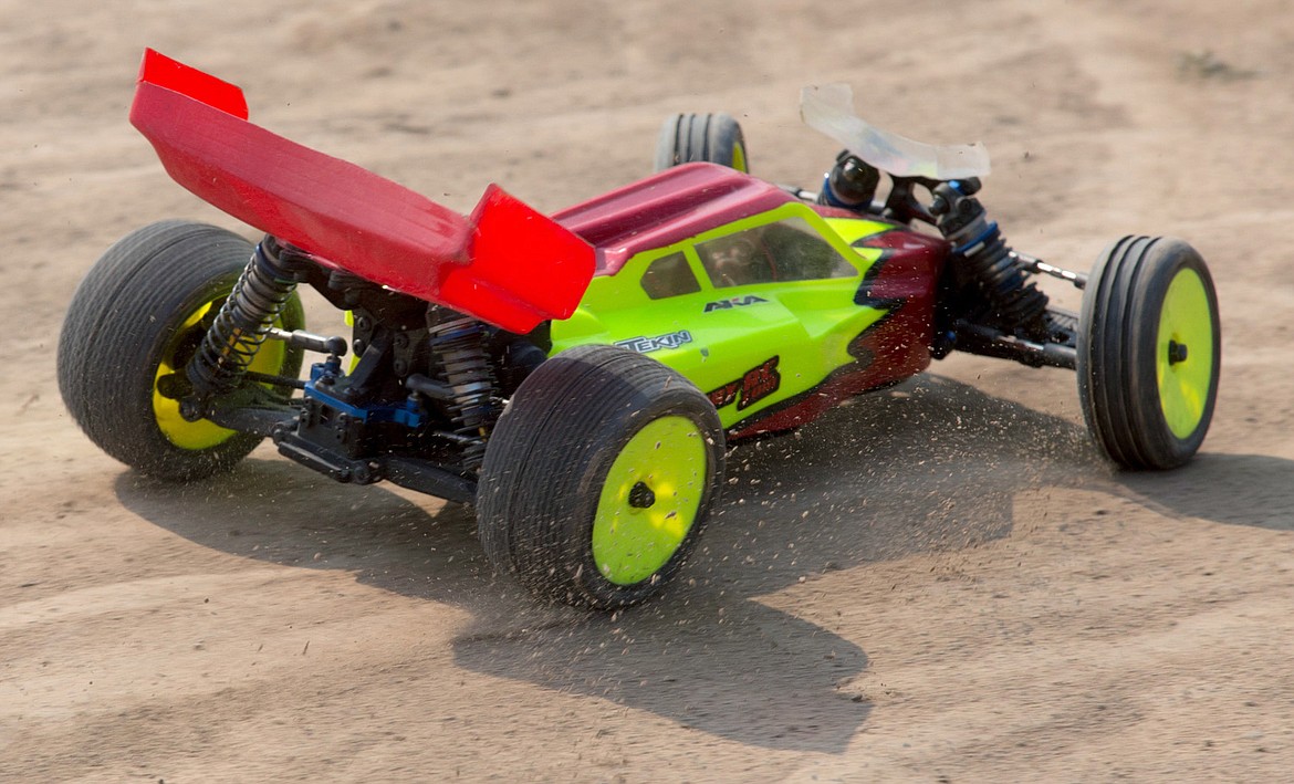 Richard Porter&#146;s remote-control race car kicks up dirt through a turn in a practice run during Hot August Showdown in Libby Saturday, Aug. 5, 2017. (John Blodgett/The Western News)