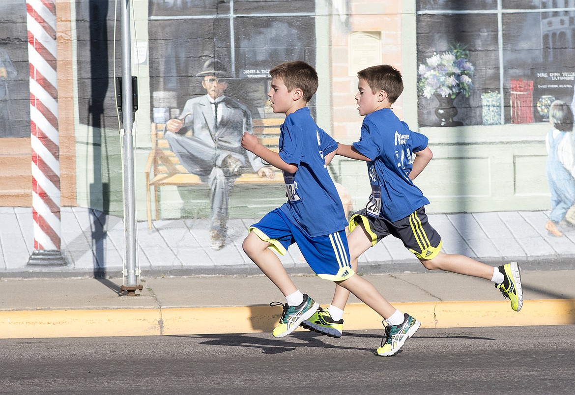 Twin brothers Cayden and Ayden Mosby run the Boogie to the Bank.