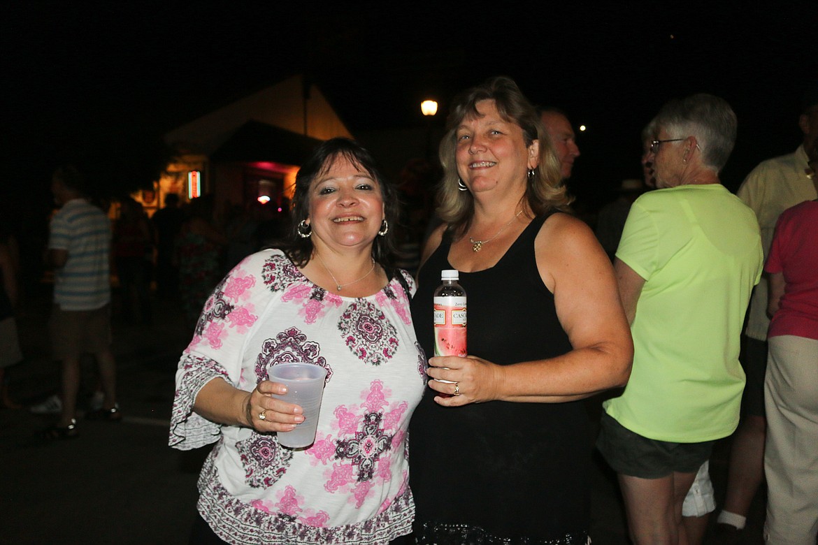 Photo by Mandi Bateman
Friends from the class of 1981: Denise Winey on left and Jamie Weisleder on right.