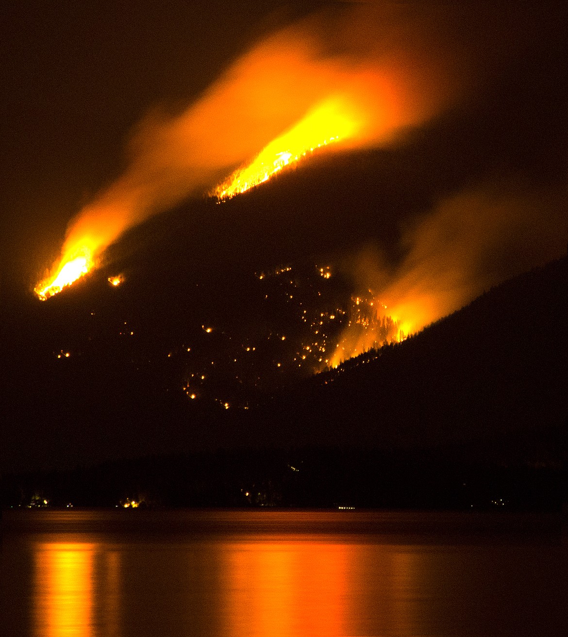 The Blue Bay Fire grew to 200 acres Wednesday evening. (Jeremy Weber/Lake County Leader)
