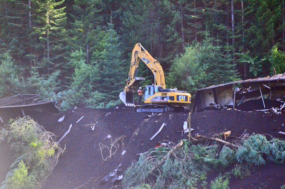 Montana Rail Link carrier train derailed across from MM8 on HWY 200. (Erin Jusseaume/Clark Fork Valley Press)