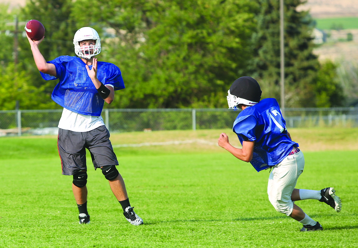 Connor Vanderweyst/Columbia Basin Herald
Soap Lak quarterback Klayten Northup (left) drops back to pass during practice.