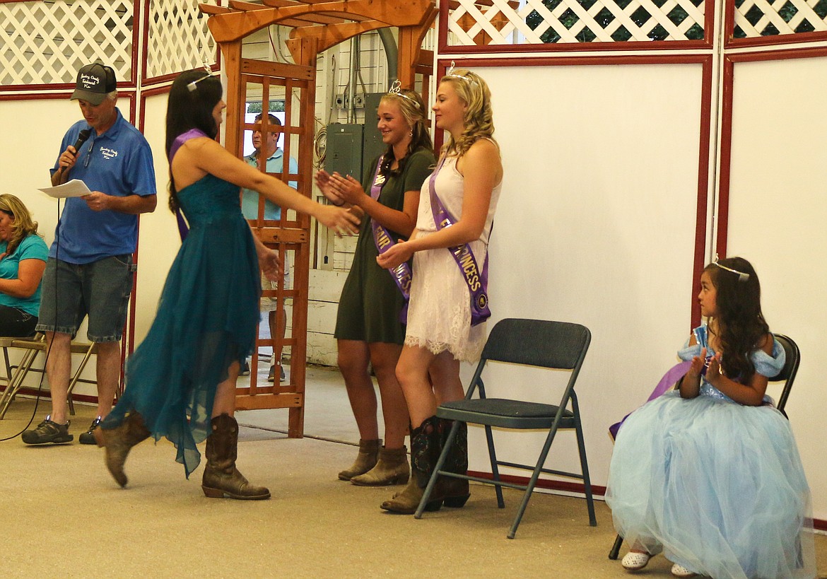 Photo by Mandi Bateman
Fair Queen Brittany Spangler goes in for a hug with the two fair Princesses Kassy Skeen and Crysta McLeish, wile Little Princess Kaydence Alexander applauds.