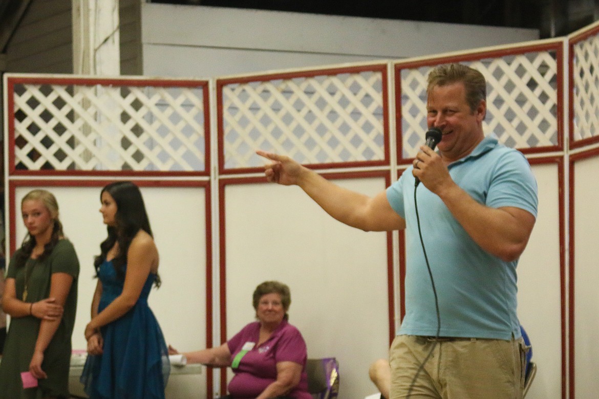 Photo by Mandi Bateman
Auctioneer, David Brinkman, had the audience laughing and bidding.