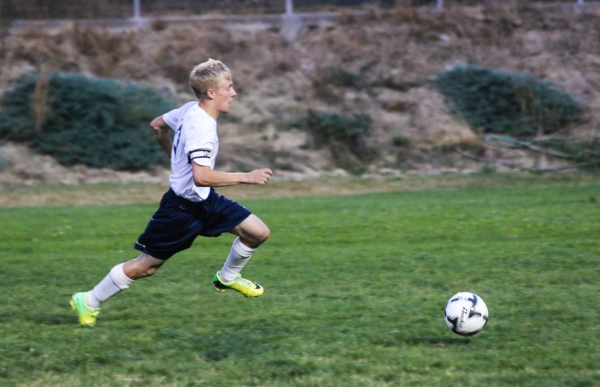 Photo by Mandi Bateman
Tyler Beazer&#146;s quick drive towards the opponent&#146;s goal.