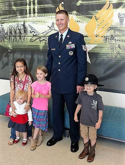 Sergeant Robert (Adam) Taron with his four children, Maquinizi, 8, Harleigh, 6, Maverick, 4, and Abigail, 20 months. (Photo courtesy of Kim Taron)