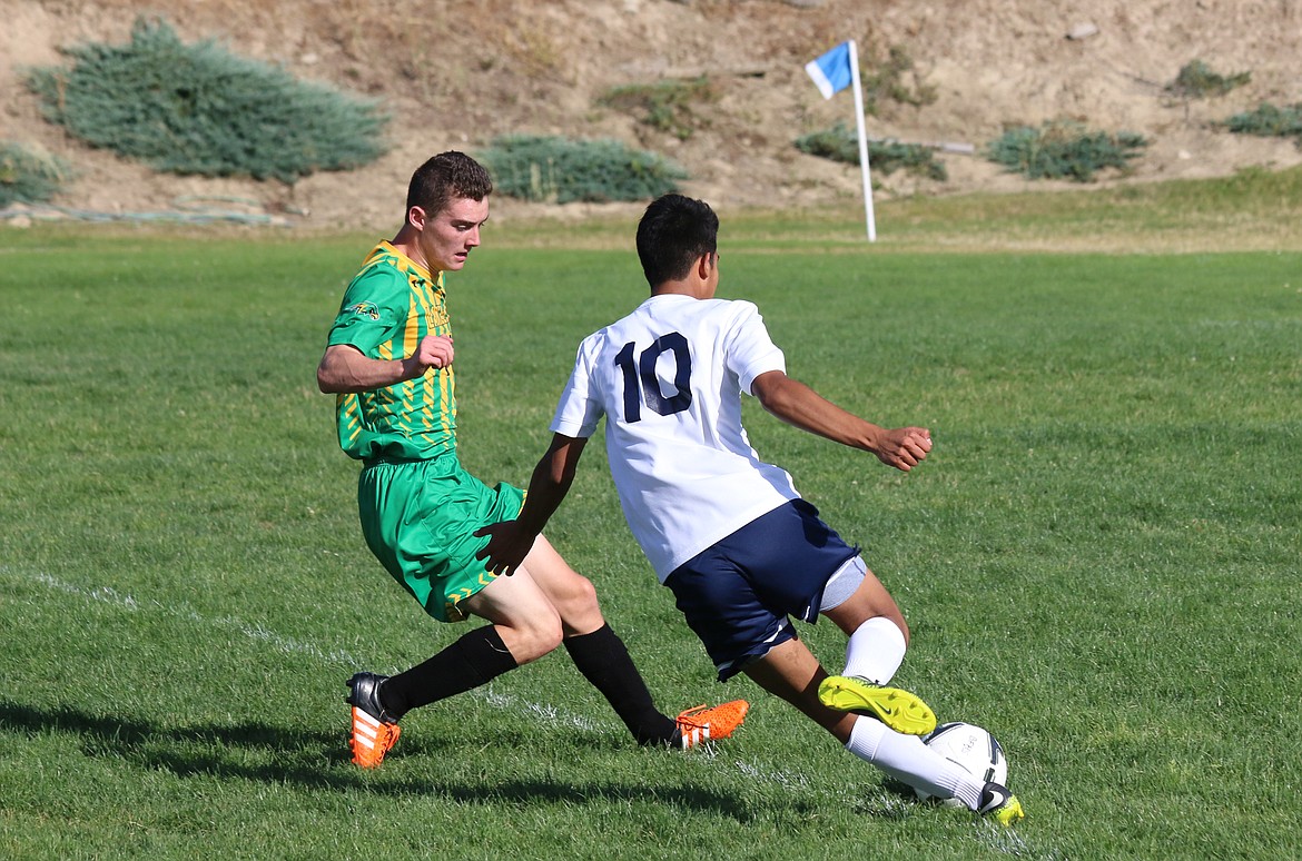 Photo by Mandi Bateman
Alex Alverez attempting to make a cross.