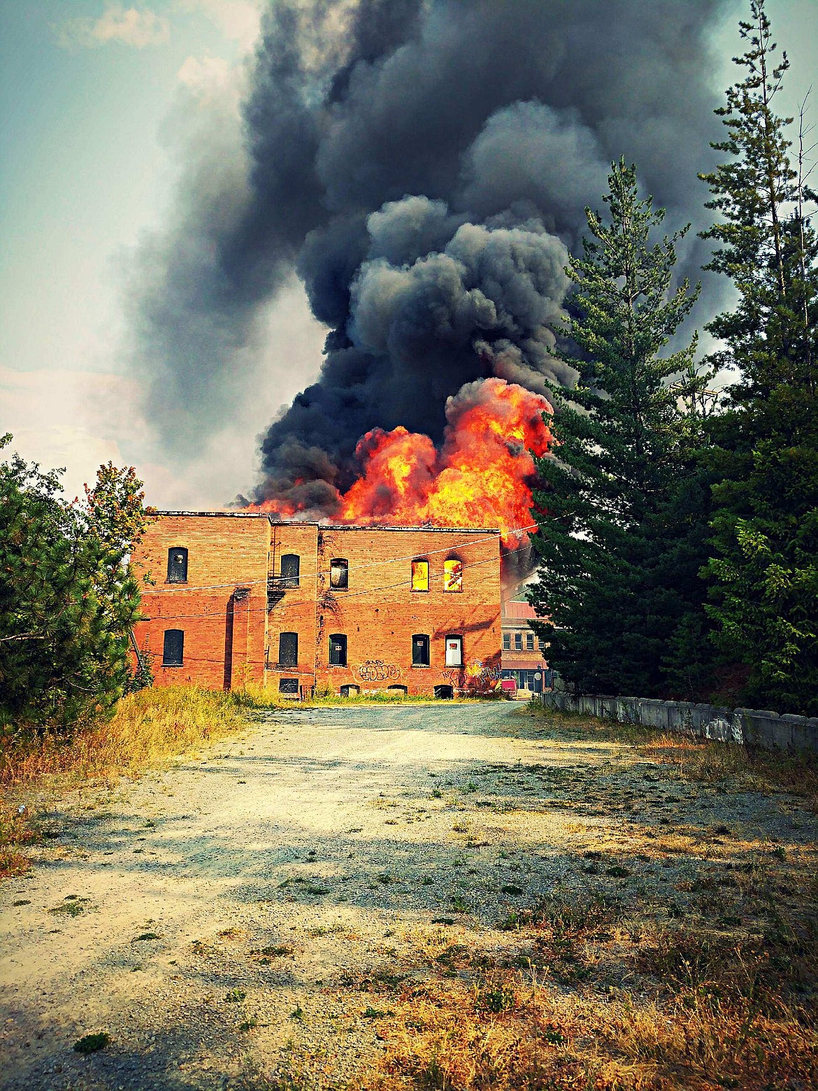 Photo by Sgt. Paul Twidt/ 
The west side McConnell Hotel Tuesday afternoon as it goes up in flames. Kellogg Police provided assisatnce to firecrews during the blaze.