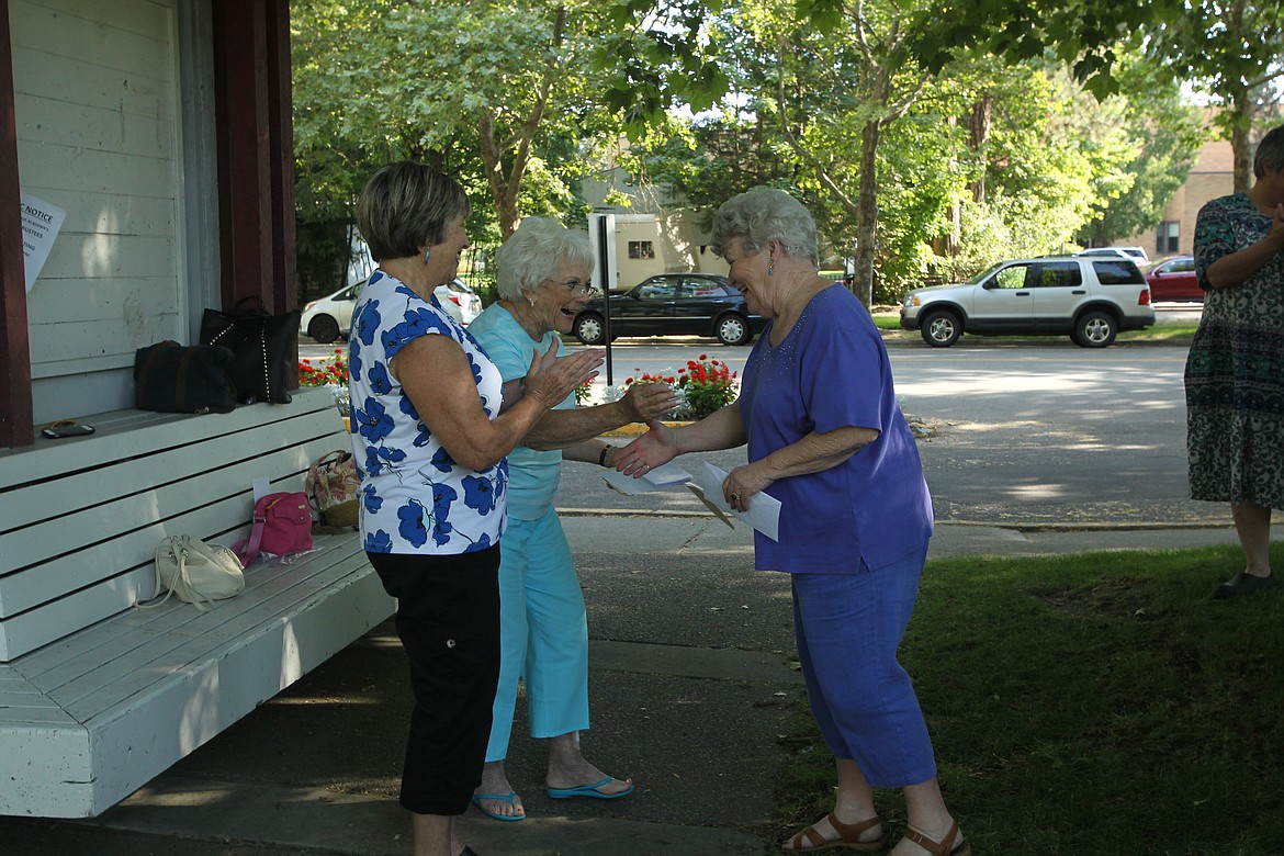 DEVIN HEILMAN/Press
Turkeys and More coordinator Evalyn Adams, right, happily thanks Coeur d&#146;Alene Garden Tour chair Bonnie Warwick as club president Cathy Evjen applauds Thursday afternoon on the lawn at North Idaho College. The Garden Tour raised $38,500, which was distributed to 16 local nonprofits.