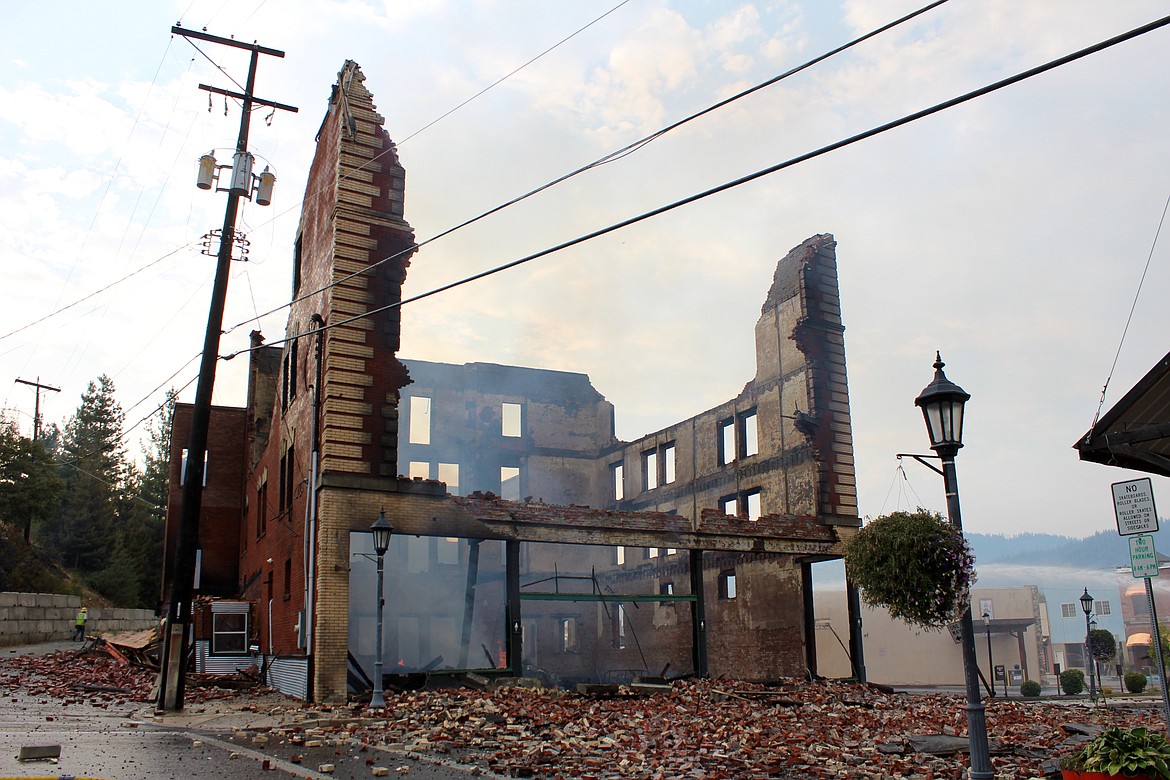 Photo by CHANSE WATSON
Fires continue to burn in th basement around 5 p.m. Nothing but a scorched brick shell remains.