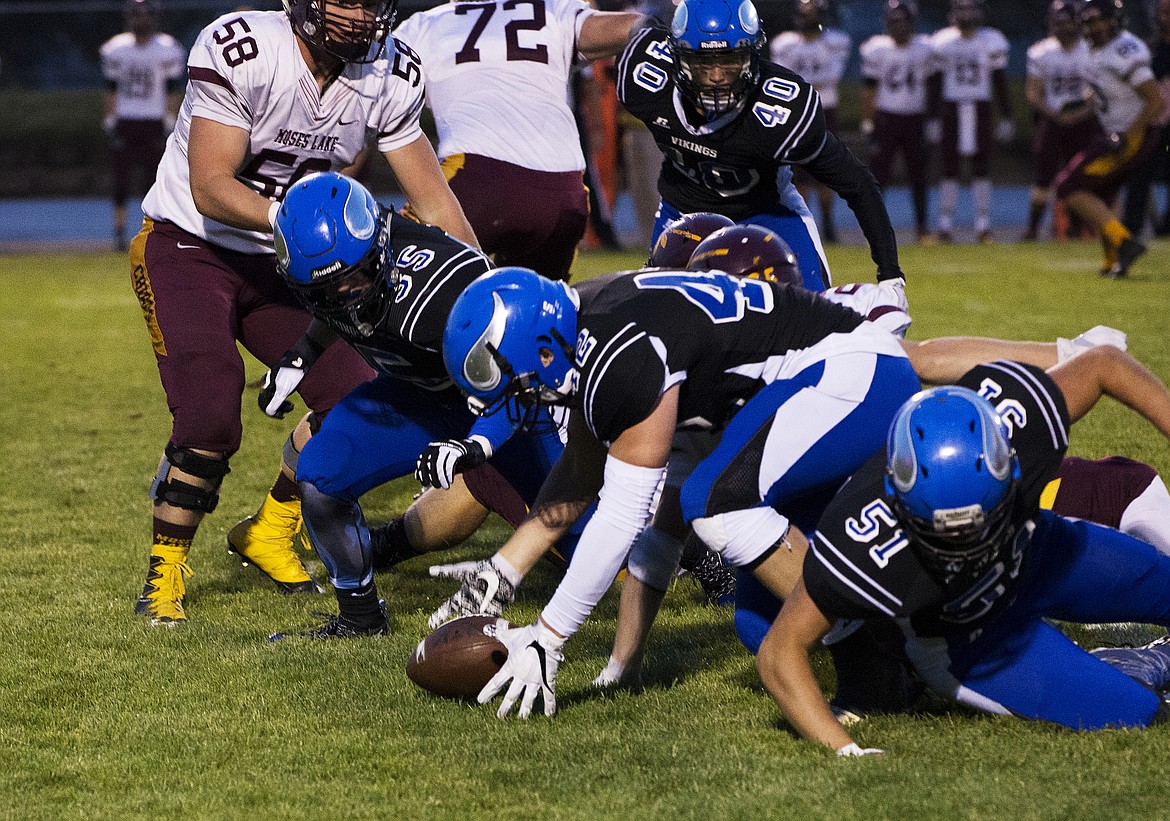 LOREN BENOIT/Press
Coeur d&#146;Alene&#146;s Cole Ramseyer recovers a fumble during Friday night&#146;s game at Coeur d&#146;Alene High School. The Vikings took advantage of five Moses Lake turnovers, including two fumbles recovered by Ramseyer.