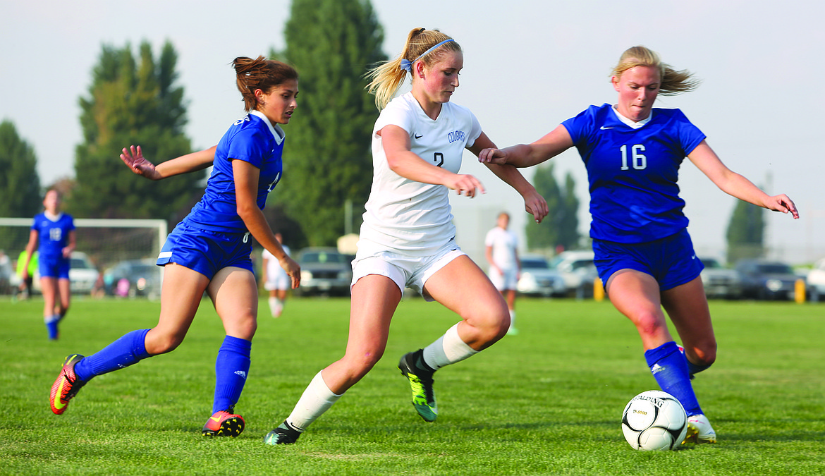 Connor Vanderweyst/Columbia Basin Herald
Warden's Aubree Skone splits a pair of Kiona-Benton defenders.