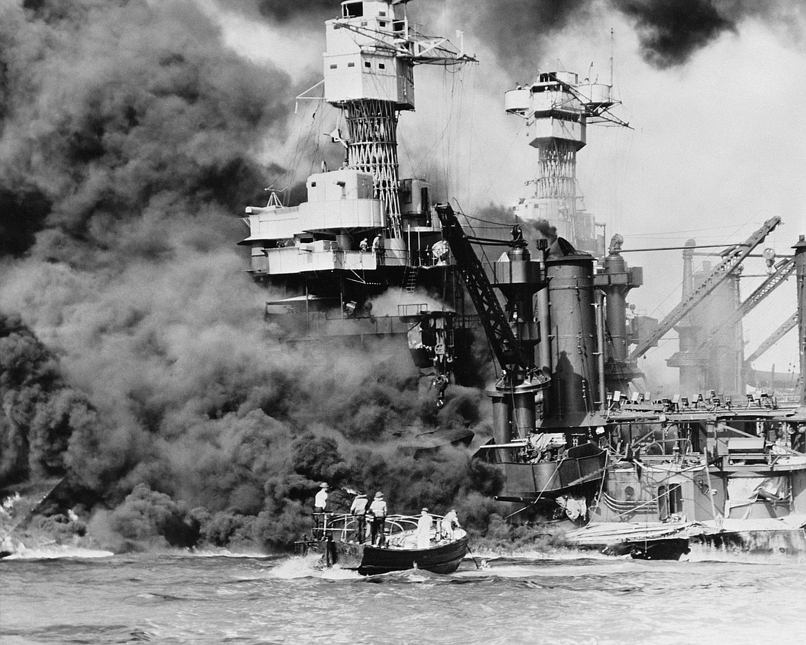 LIBRARY OF CONGRESS
Battleship USS West Virginia sinking in Pearl Harbor after Japanese attack on Dec. 7, 1941.