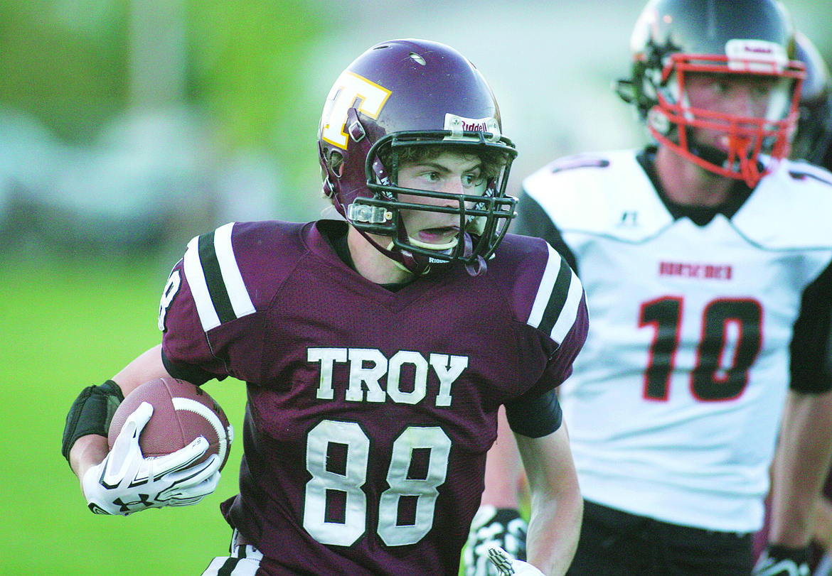 Junior Hunter Leighty on the carry first quarter vs. Plains Monday evening. (Paul Sievers/The Western News)