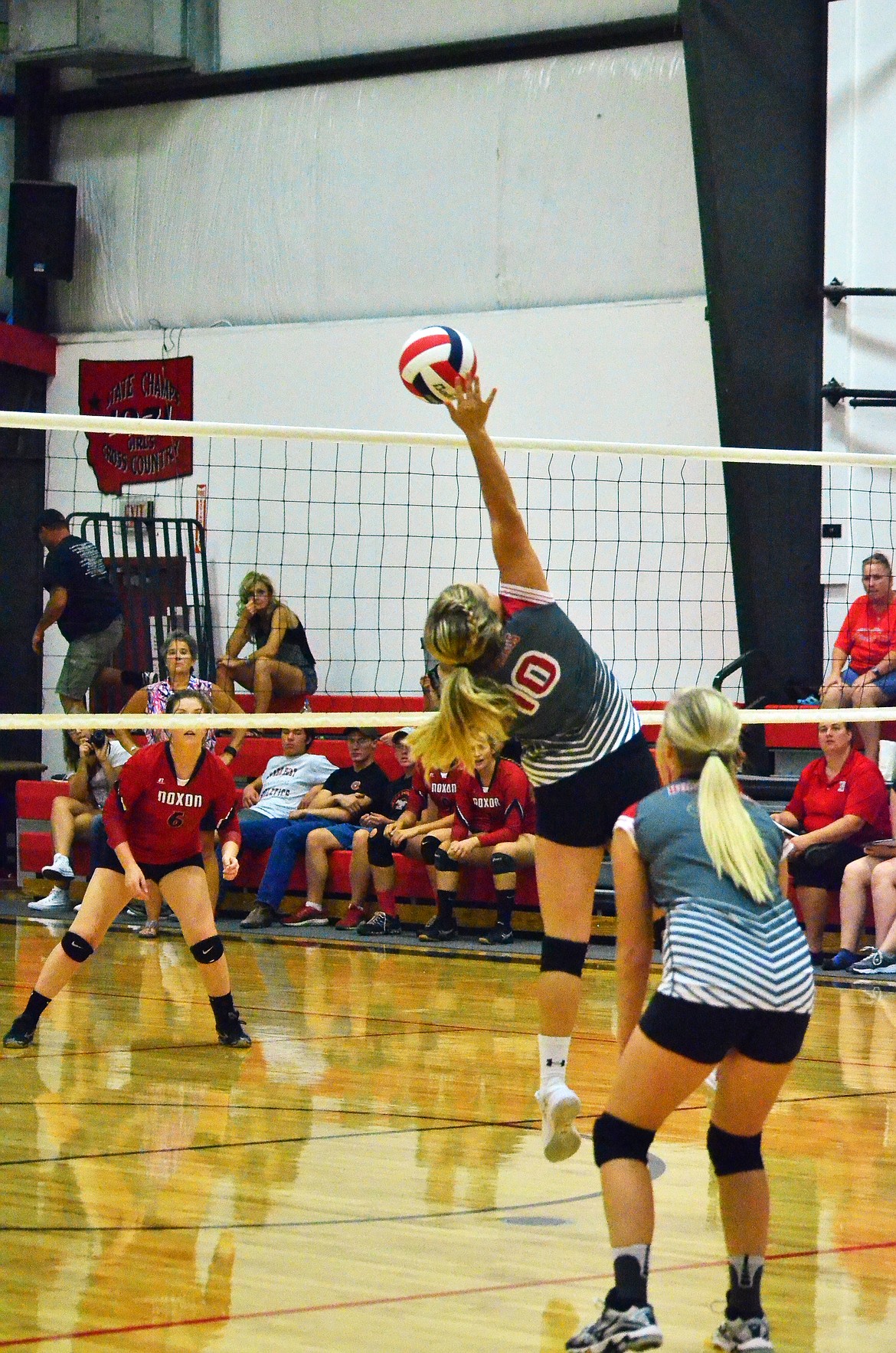 Hot Springs Brianna Gray goes for a strong defensive play. (Erin Jusseaume/ Clark Fork Valley Press)