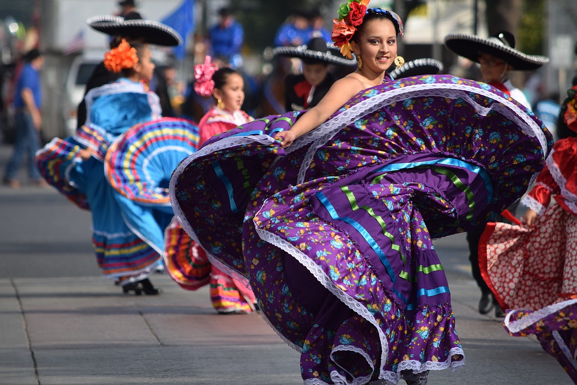 Charles H. Featherstone/Columbia Basin Herald
A dancer with Sol y Luna, a Mexican folk dance group, dances in the Quincy Farmer Consumer Awareness Day Parade on Saturday.