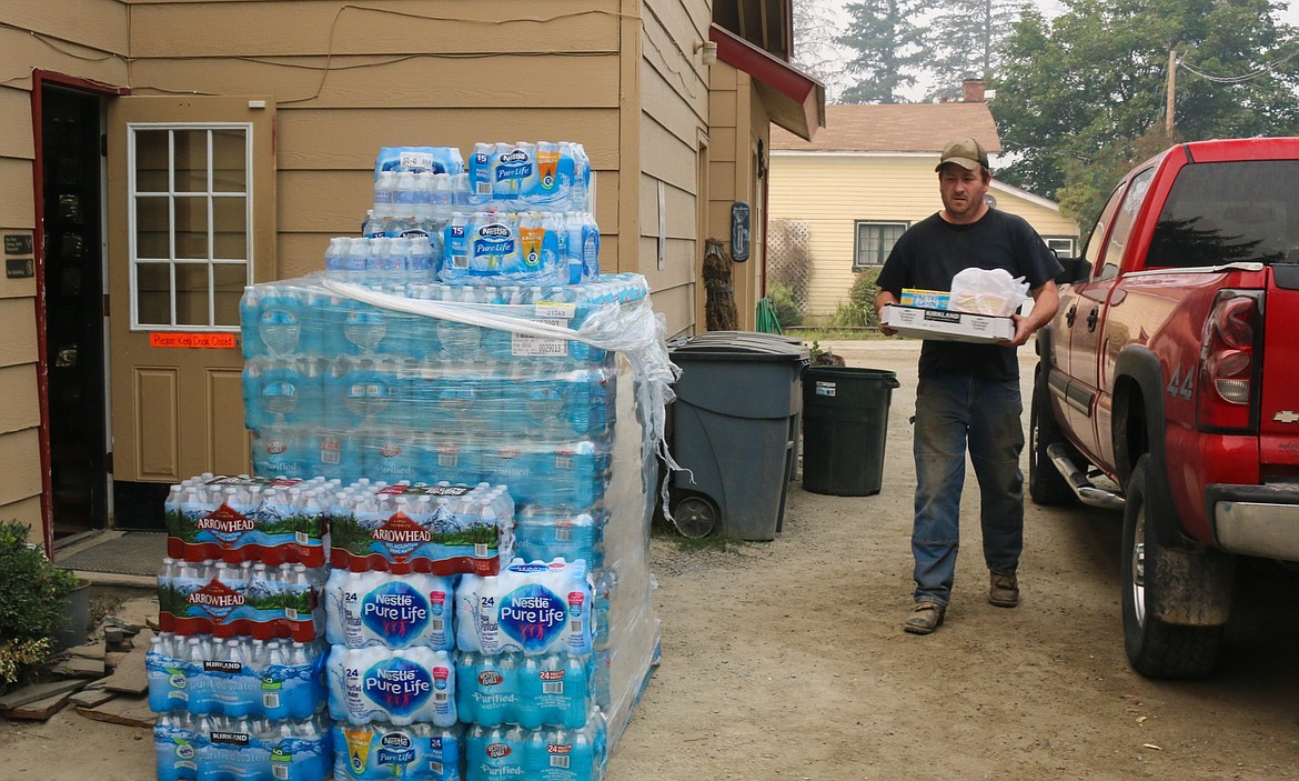 Photo by Mandi Bateman
Alan Stippich unloads donations from Zip Trip and the Eagles Club at the Naples General Store.