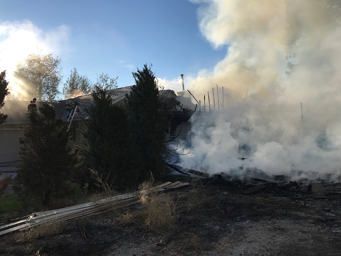 (Photo courtesy SELKIRK FIRE, RESCUE &amp; EMS)
Fire crews responded to a multiple-structure fire in Laclede Thursday morning, which destroyed a garage and damaged two homes.