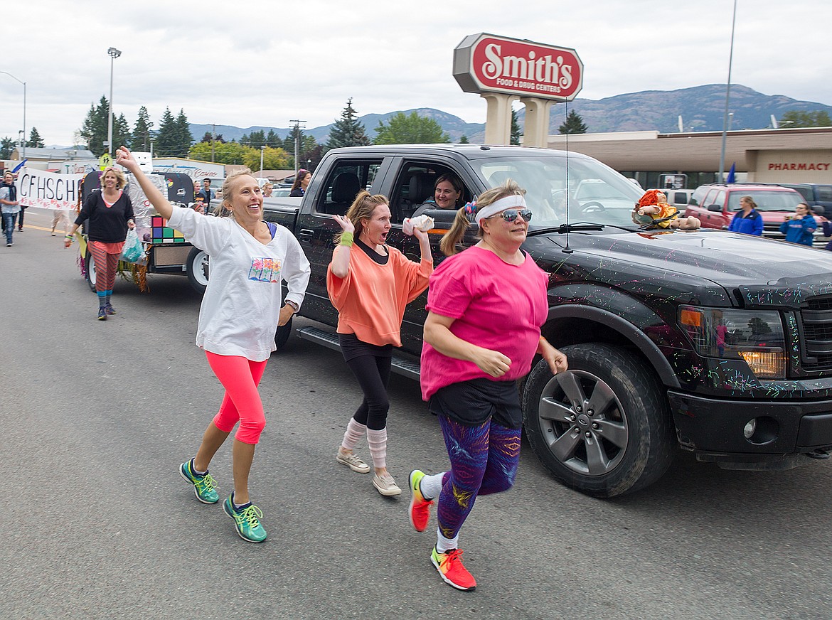 Ruder Elementary teachers cheer during the parade.