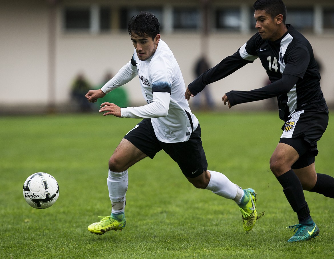 LOREN BENOIT/Press

North Idaho College&#146;s Oscar Padilla dribbles the ball to midfield in a game against Walla Walla on Wednesday.