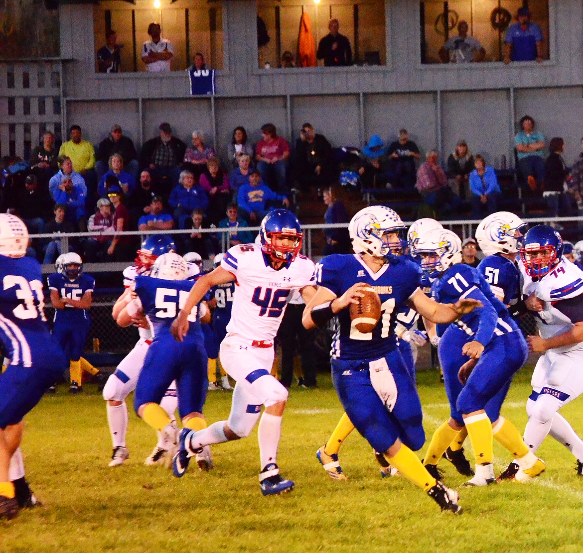 Jase Sorenson(21) lines up an opening for a pass. (Erin Jusseaume/Clark Fork Valley Press)