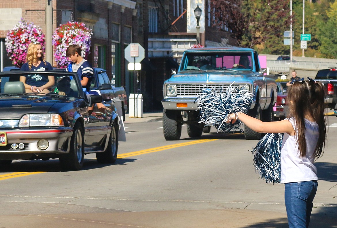 Photo by Mandi Bateman
All ages enjoyed the Homecoming Parade, set against the backdrop of a perfect autumn day.