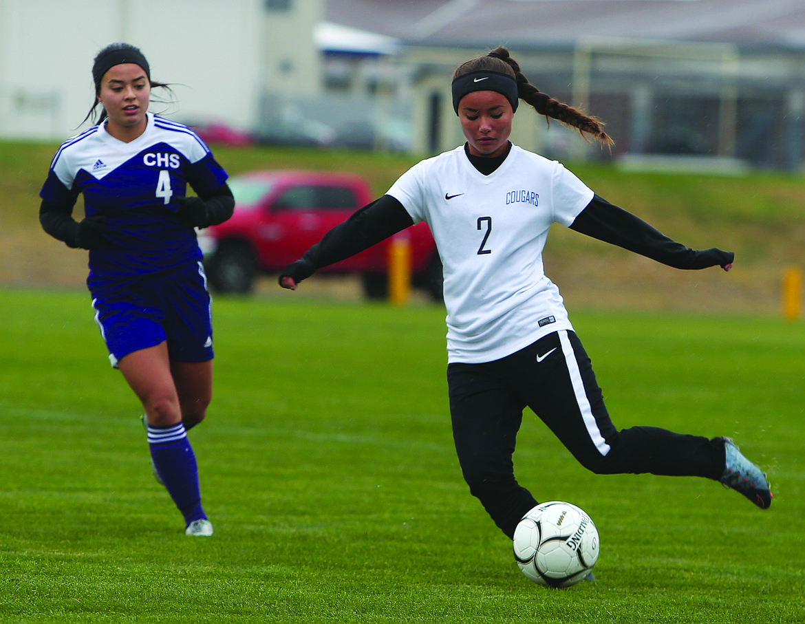 Connor Vanderweyst/Columbia Basin Herald
Warden's Ashlyn Yamane passes the ball against Connell.