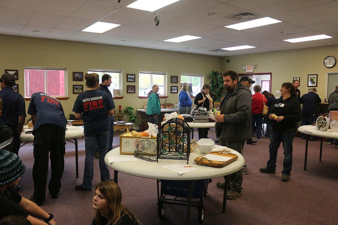 Photo by Mandi Bateman
The room was filled with Silent Auction items that were donated to benefit South Boundary Fire, instigating some bidding wars.