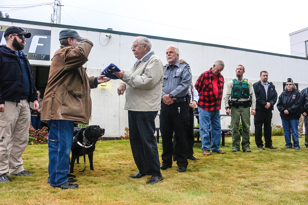 Photo by Mandi Bateman
The new flag passed from hand to hand down the line of veterans.