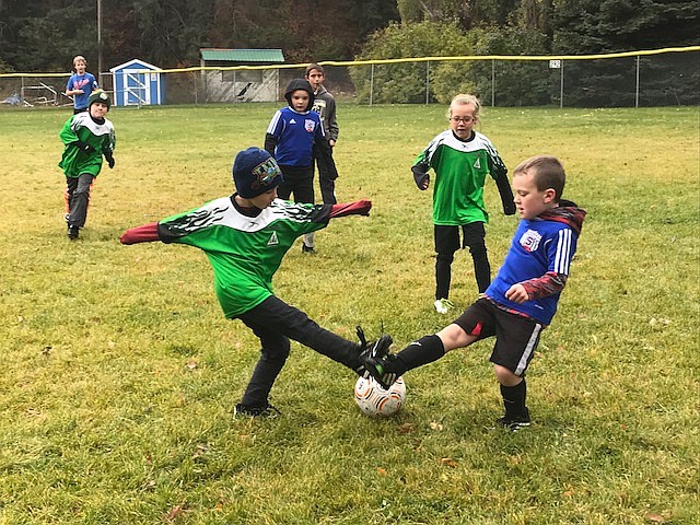 It was the last game of the season for U6 teams where St. Regis played Superior last weekend. (Photo by Art Drobny).