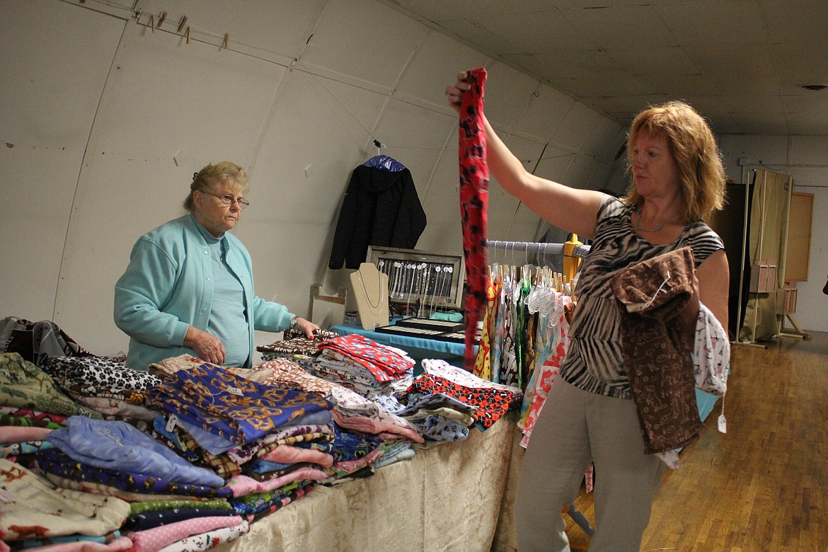 About a dozen vendors were set up for the Mineral County Help Line craft show held in the 4-H building on Oct. 7 and 8 in Superior. (Kathleen Woodford/Mineral Independent).