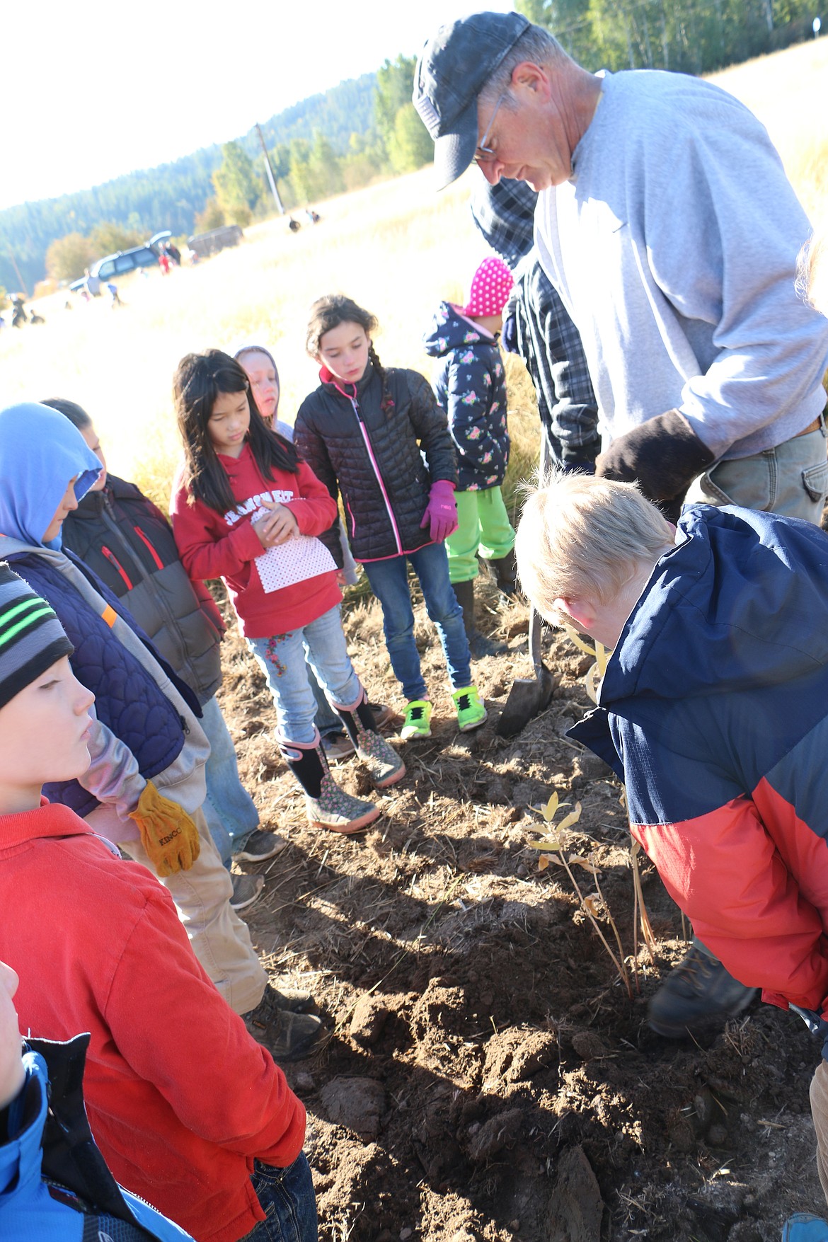 (Photo by MARY MALONE)
Bill Ament, top right, a fisheries biologist with Idaho Department of Fish and Game, taught the students of Southside Elementary School about monarch butterflies and milkweed during a tour of the Cocolalla Wetland Restoration Project area last week.