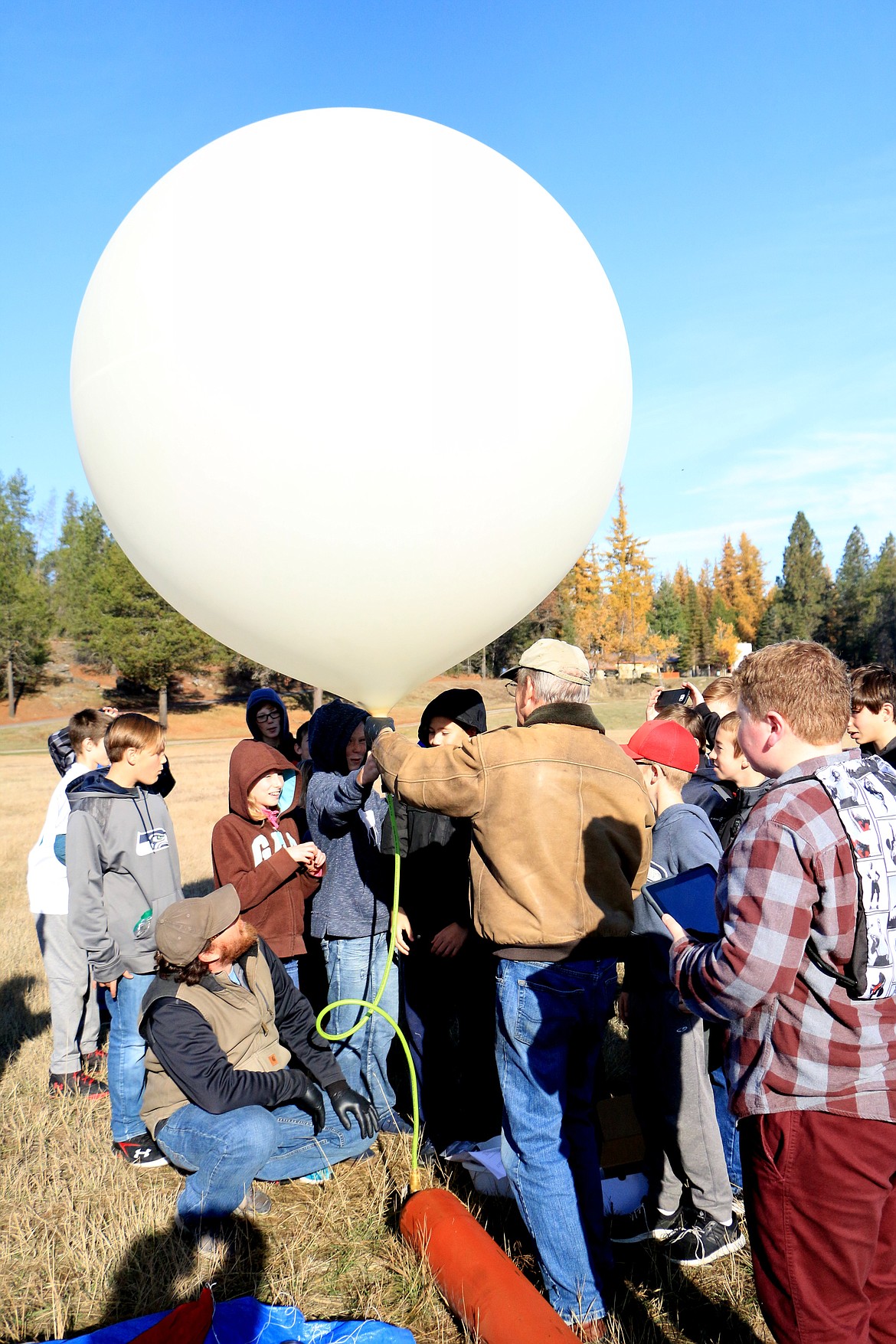 (Photo by MARY MALONE)
Sandpoint Middle School and Rathdrum gifted and talented students test the pull of the 1,200 gram weather balloon, which they sent into near space Friday from Diamond Lake, Wash., as part of a Gizmo2Extremes project in collaboration with the schools and Gizmo-CDA.