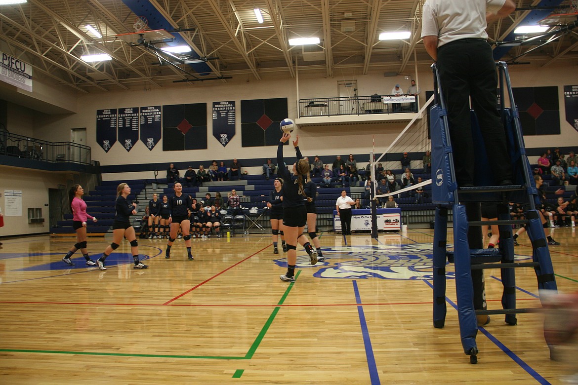 Photo by Tanna Yeoumans
The Badgers run a play during the 3A district tournament.