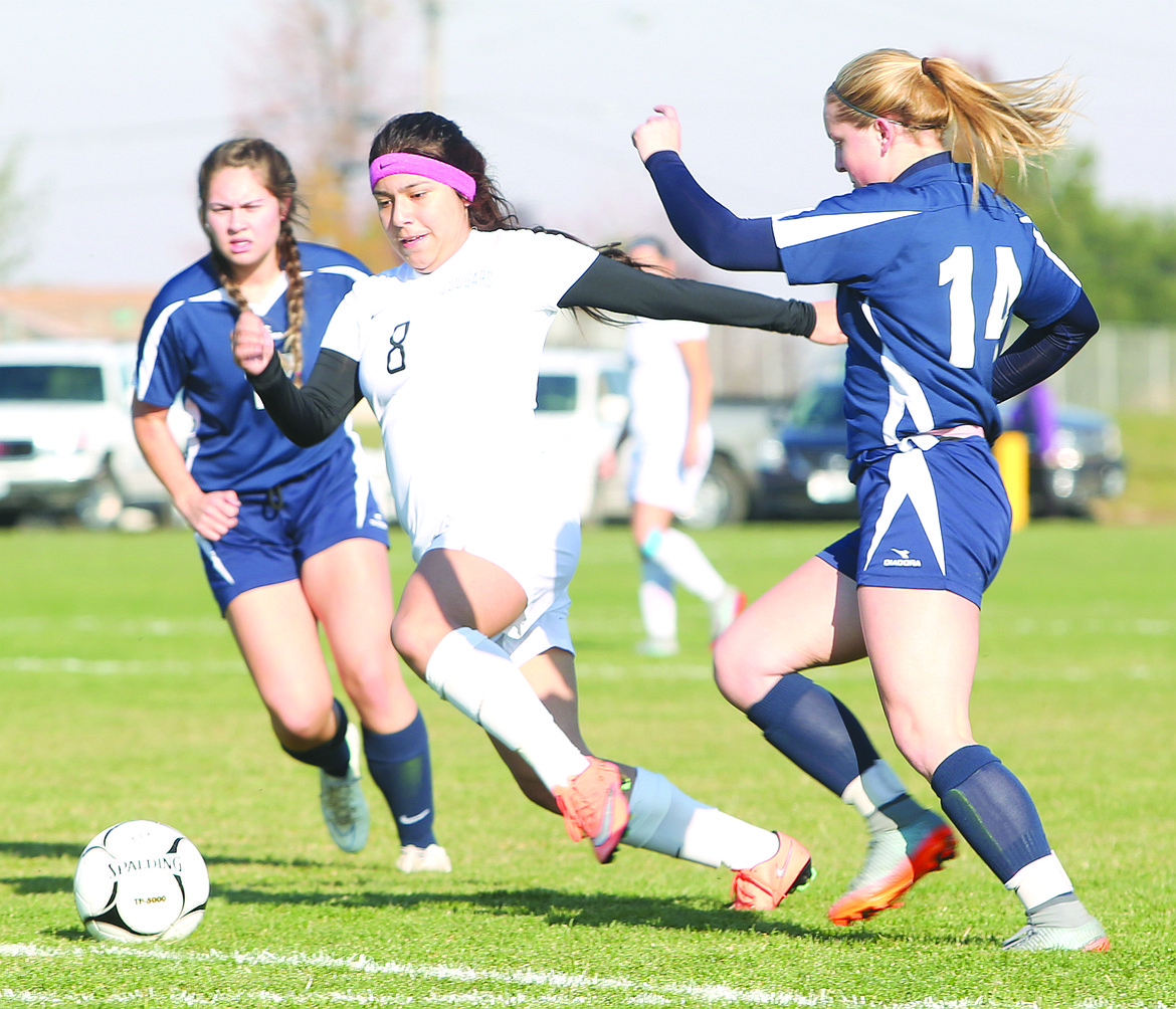 Connor Vanderweyst/Columbia Basin Herald
Warden's Cathy Mendoza dribbles between Naches Valley defenders.