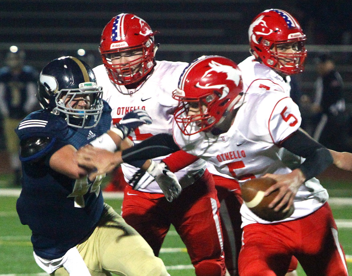 Rodney Harwood/Columbia Basin Herald
Othello quarterback Kyler Villarreal (5) rushed for 34 yards during Saturday's CWAC championship game against Selah. The Vikings won 52-0.