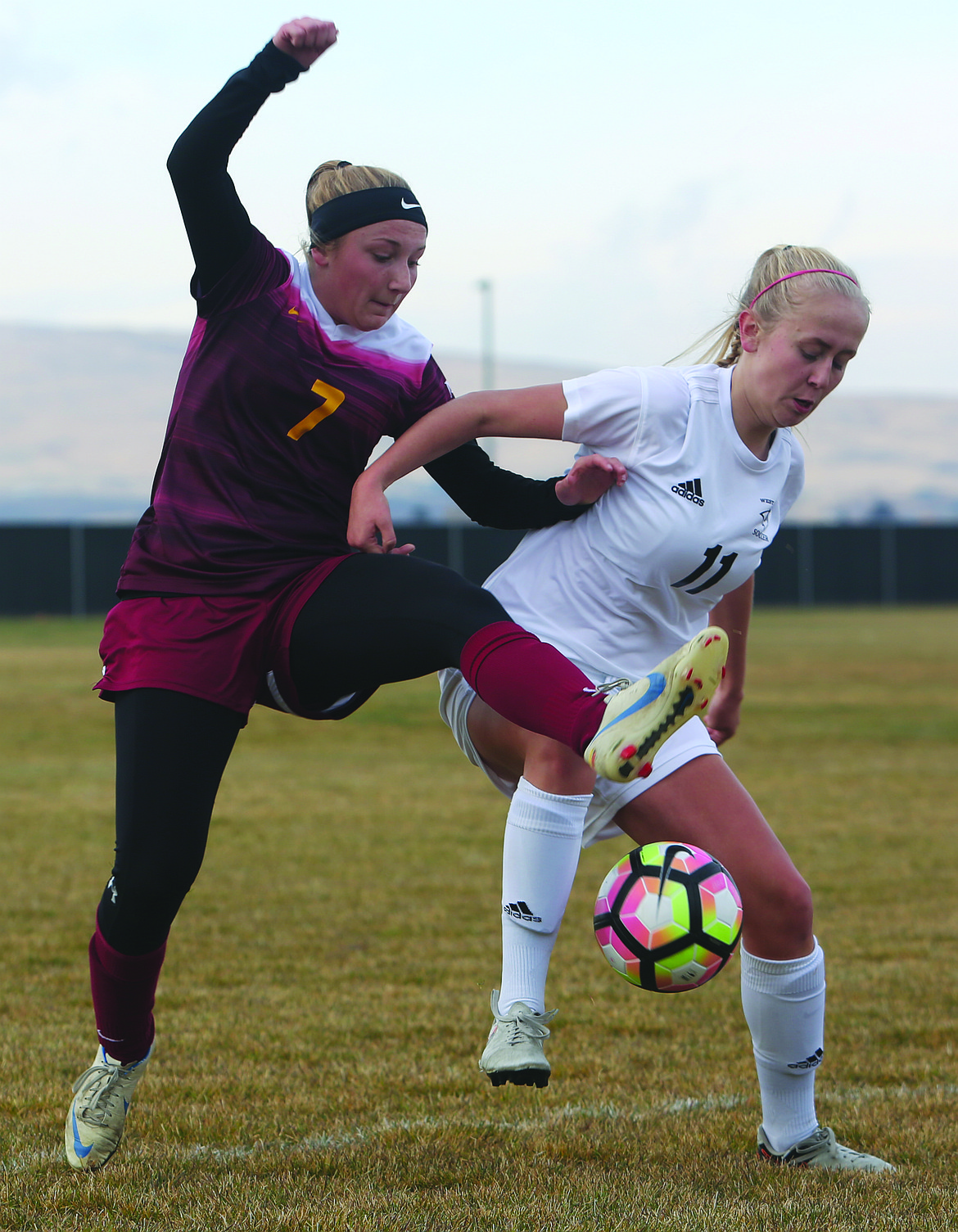 Connor Vanderweyst/Columbia Basin Herald
Moses Lake forward Denali Knowles (7) tries to get the ball from West Valley's Jordan Karnes.