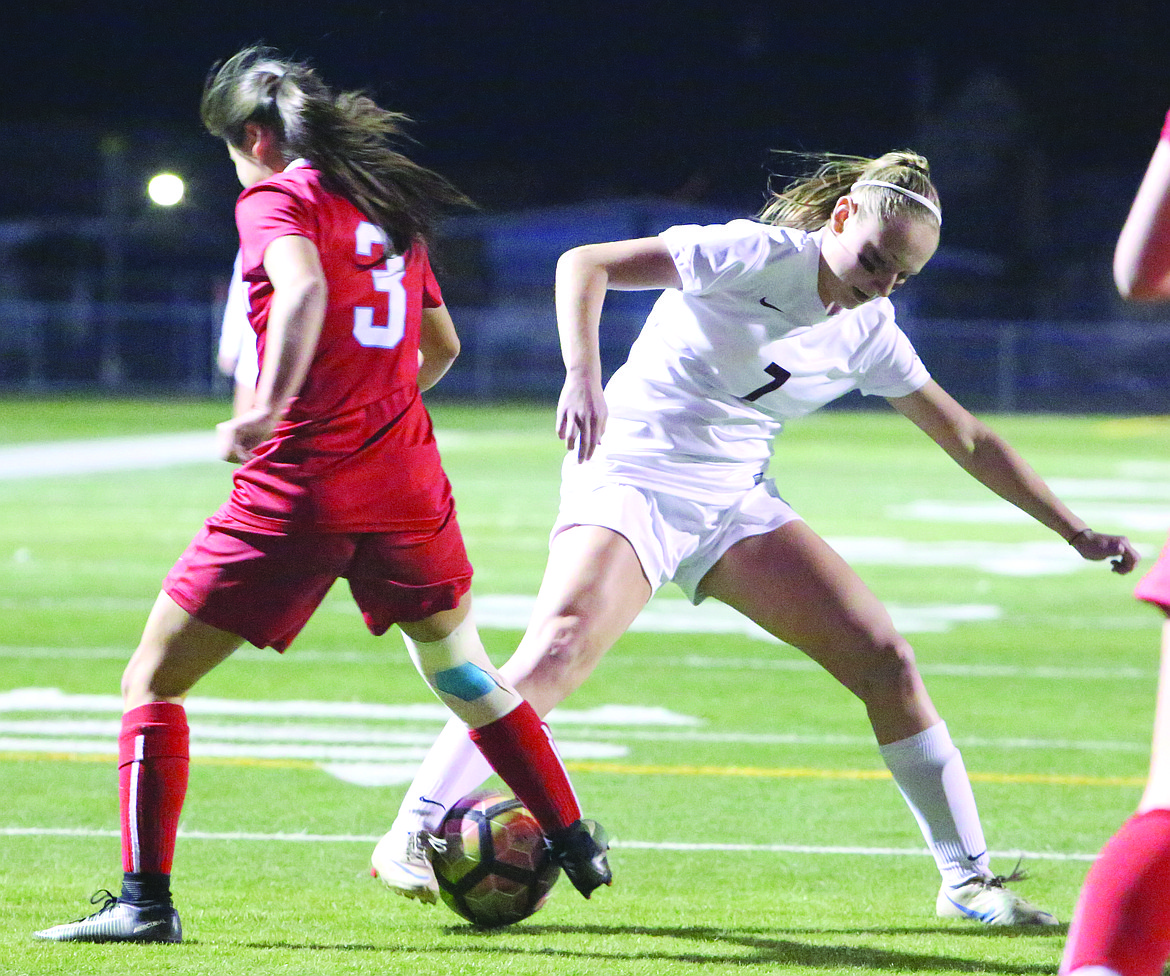 Connor Vanderweyst/Columbia Basin Herald
Moses Lake forward Denali Knowles (7) tries to possess the ball against Eastmont's Shyanne Chang.