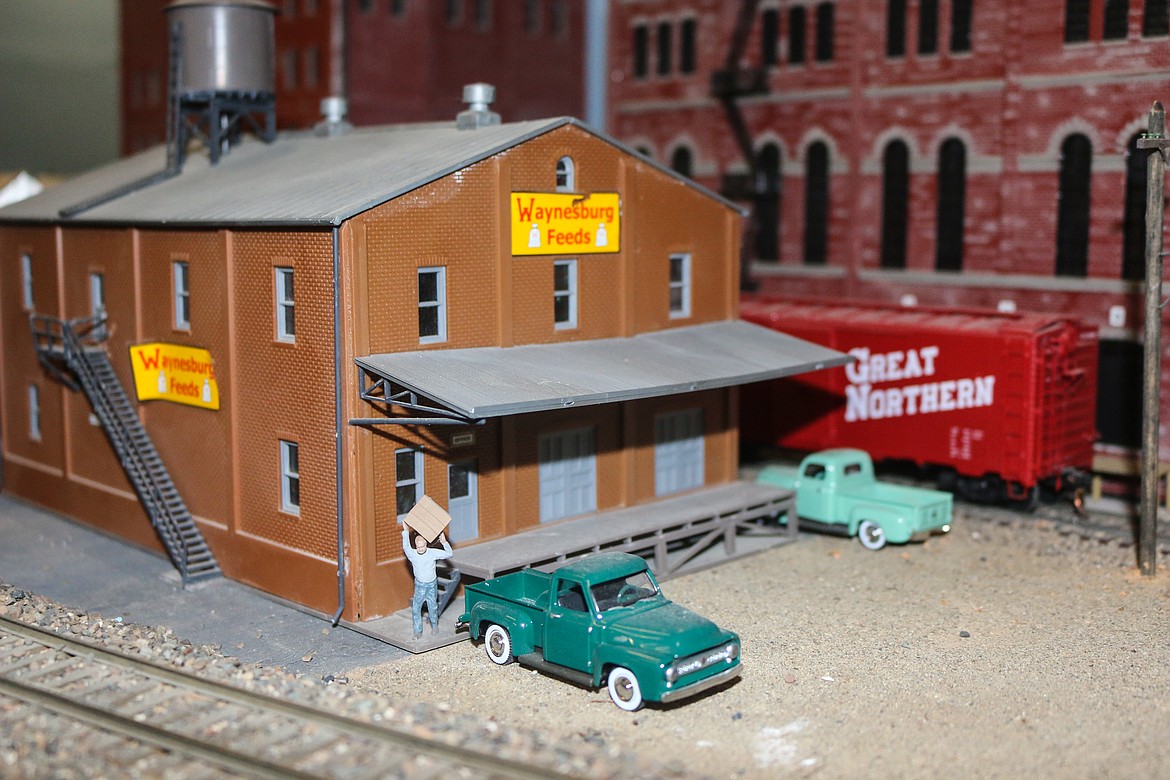 Photo by Mandi Bateman
Feed store in the Berkeley, California portion of Vic Cherven&#146;s S gauge layout.