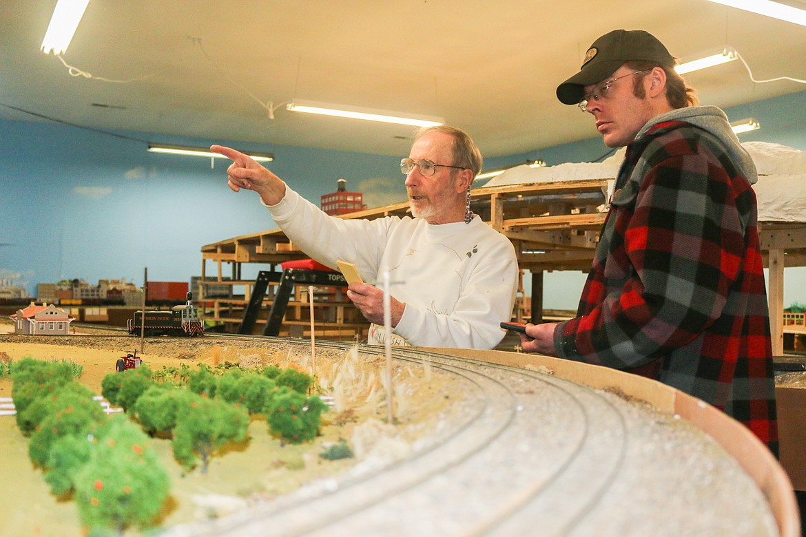 Photo by Mandi Bateman
Vic Cherven explains the model train operations to Ken Bateman.