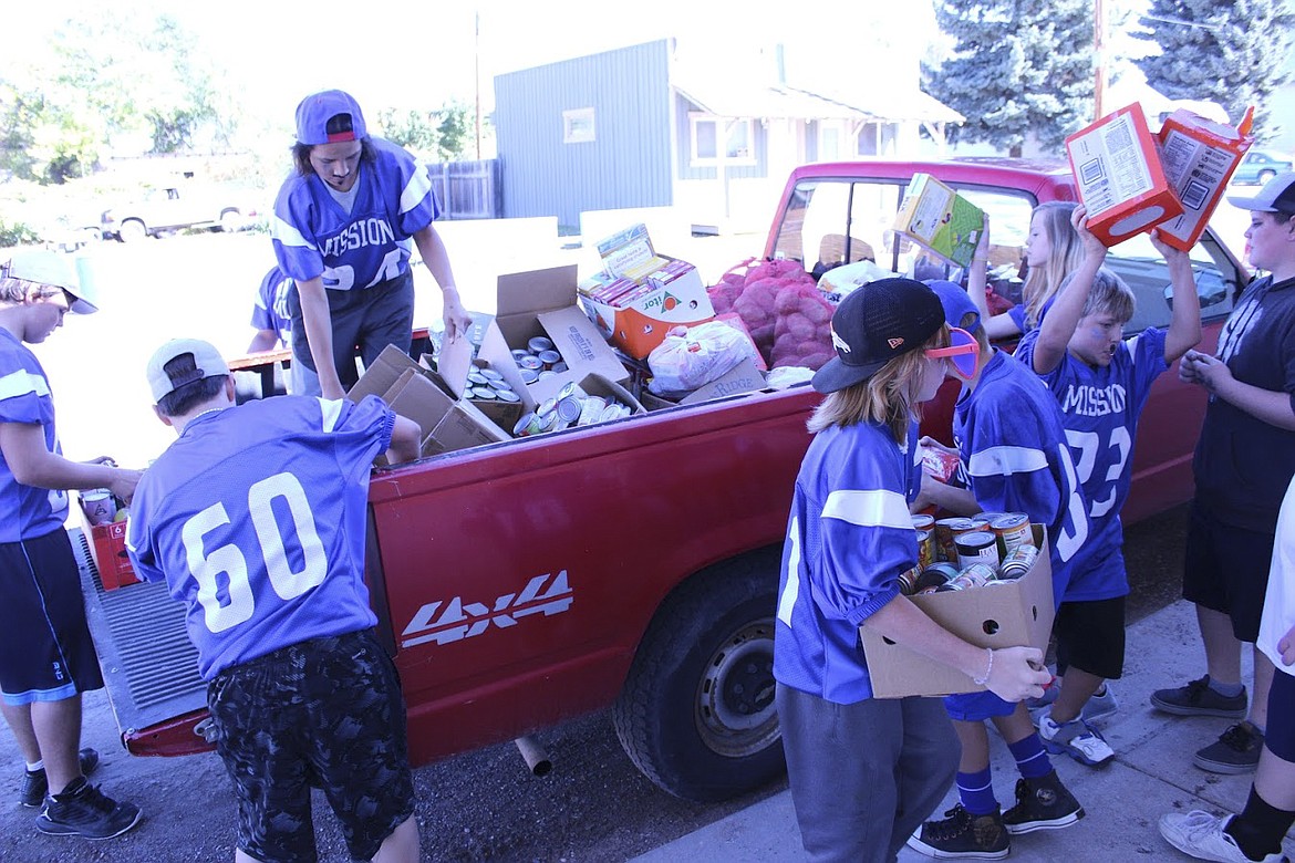 Students from St. Ignatius Middle School donated more than 3,000 pounds of food to the Mission Valley Food Bank during Homecoming week. (Photo courtesy of Justin Brown)